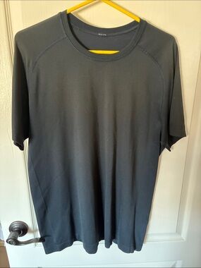 lululemon athletica Men's Short Sleeve Crew — Navy